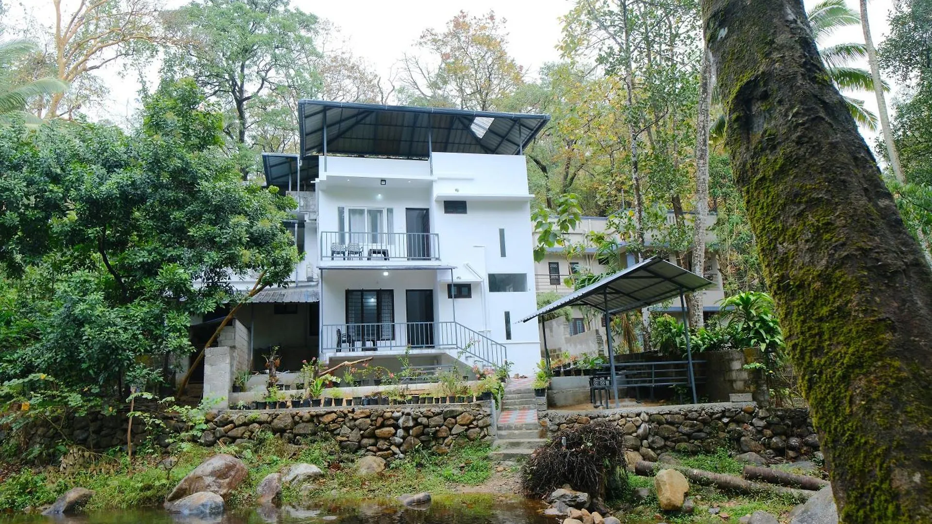 Riverside Bliss Villa Kallar